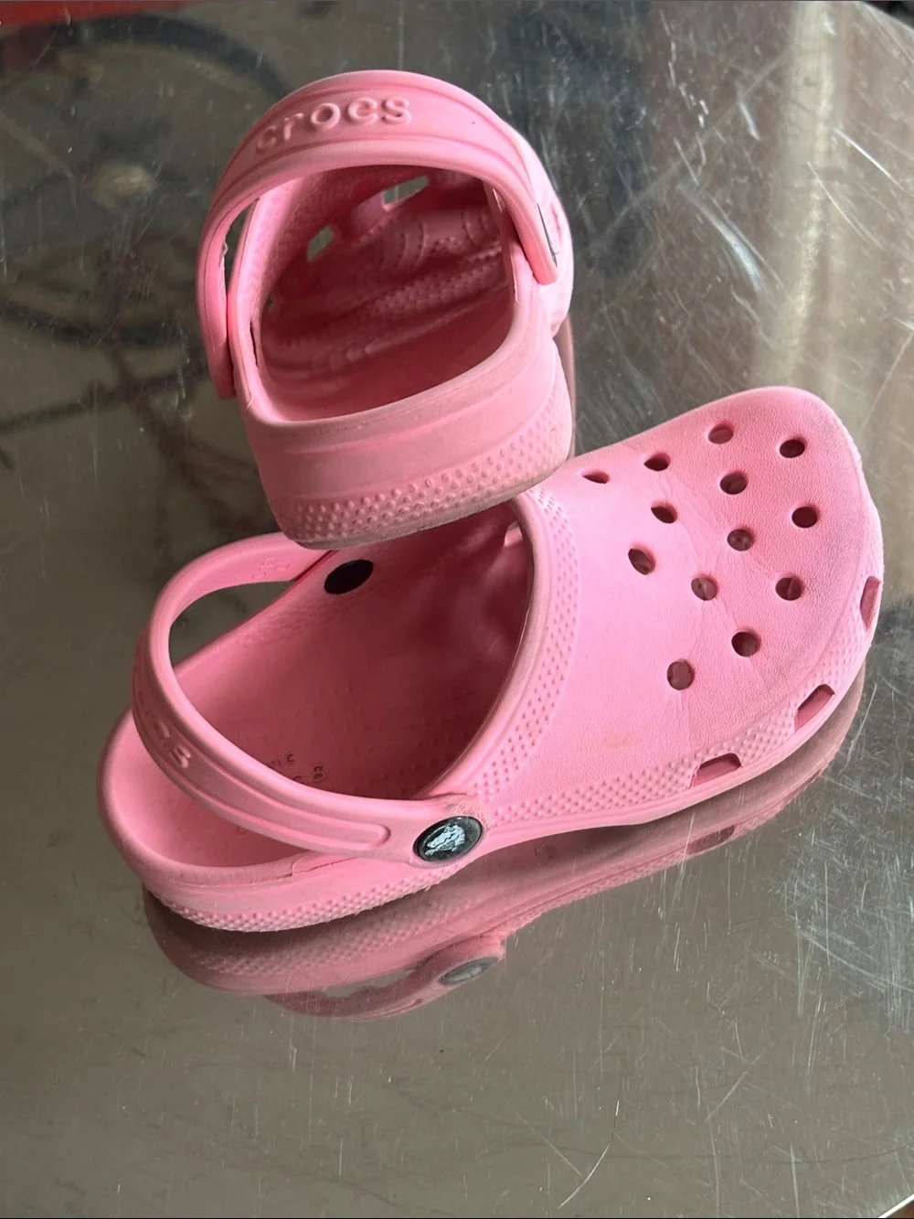 CROCS Kids Classic Clog in Bright Pink